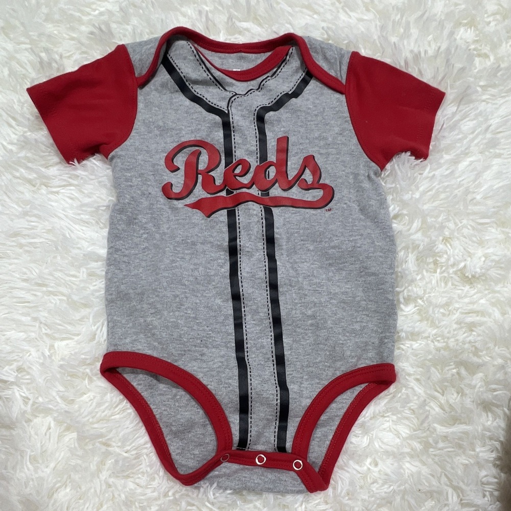 Cincinnati Reds MLB Baby Bodysuit 18M Gray Red Baseball Uniform One Piece